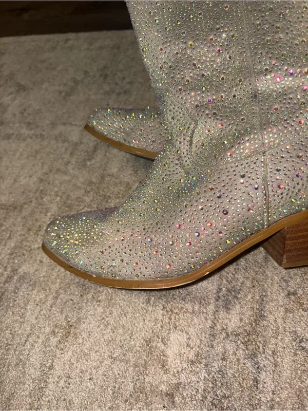 Bedazzled cowboy boots Size 8 - Image 5
