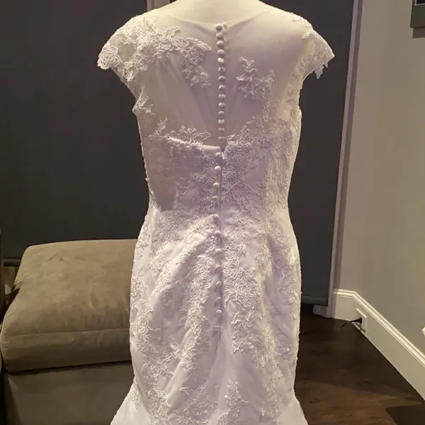 Gorgeous Mermaid Style Wedding Dress White Size 14 NWOT - Image 6