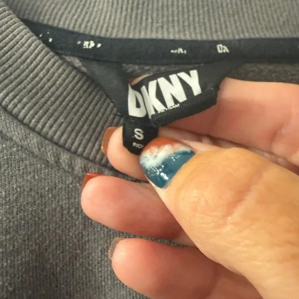 Dkny Women's Grey and Purple Sweatshirt - Image 4
