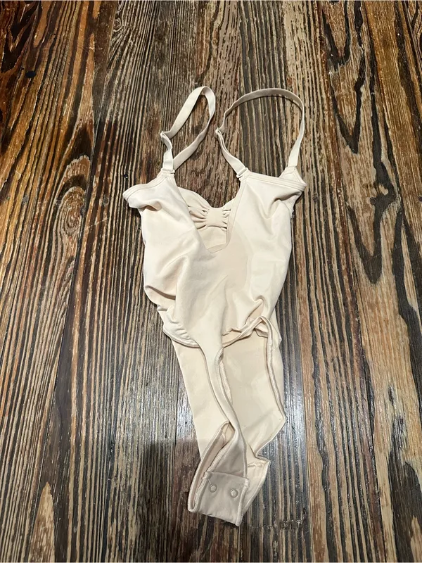 SKIMS NWOT Seamless Sculpt shapewear bodysuit thong size small - Image 2