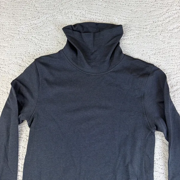 Women's Lululemon Size 6 Turtle Neck Base Layer Long Sleeve Athletic Running - Image 2