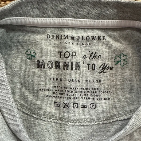 Men’s Small Denim And Flowers St. Patrick’s Day Irish Gray T-shirt - Image 4