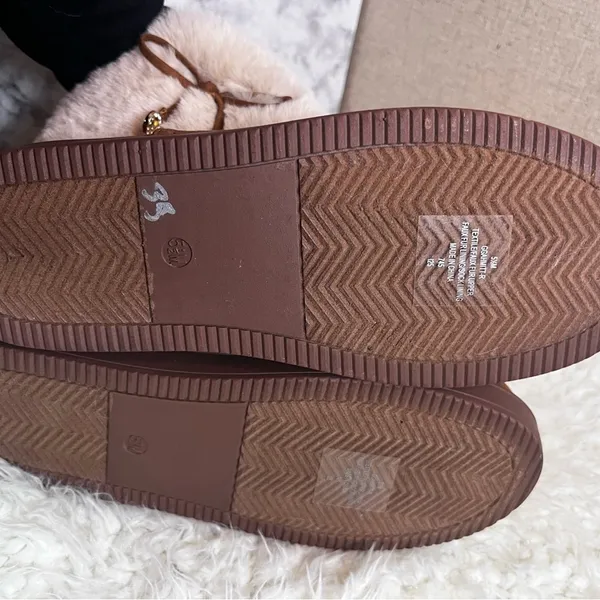 Guess Women's Tan Boots with Cream Fur Trim - Image 7