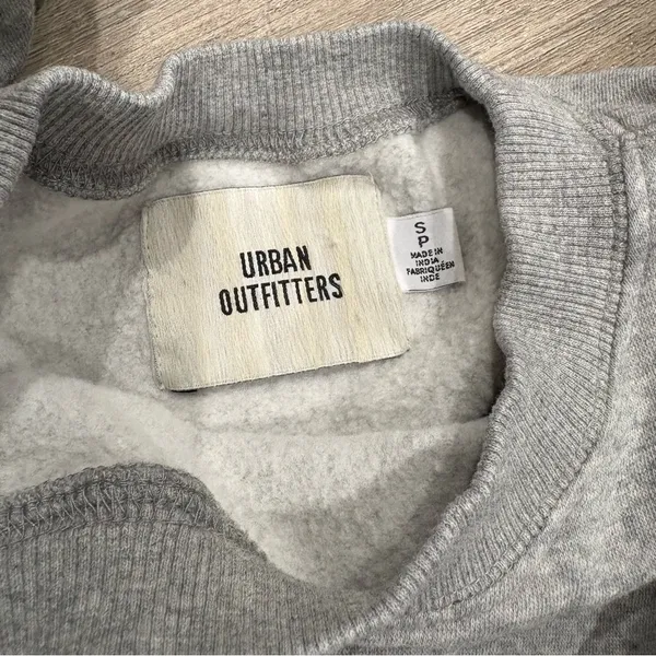 Urban Outfitters Sweatshirt Pullover Embroidered Size Small - Image 5