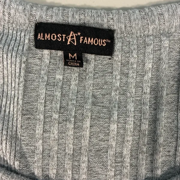 Almost Famous Heather Gray Ribbed Knit Henley Crop Top Size M Short Sleeve - Image 2