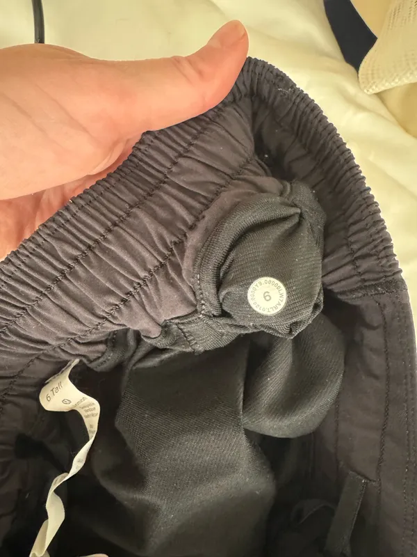 Lululemon Hottie Hot Shorts 2.5" - Image 4
