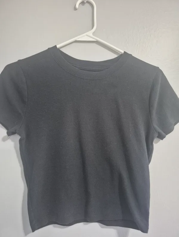Hollister Must Have Collection Baby Tee Size Small - Image 2