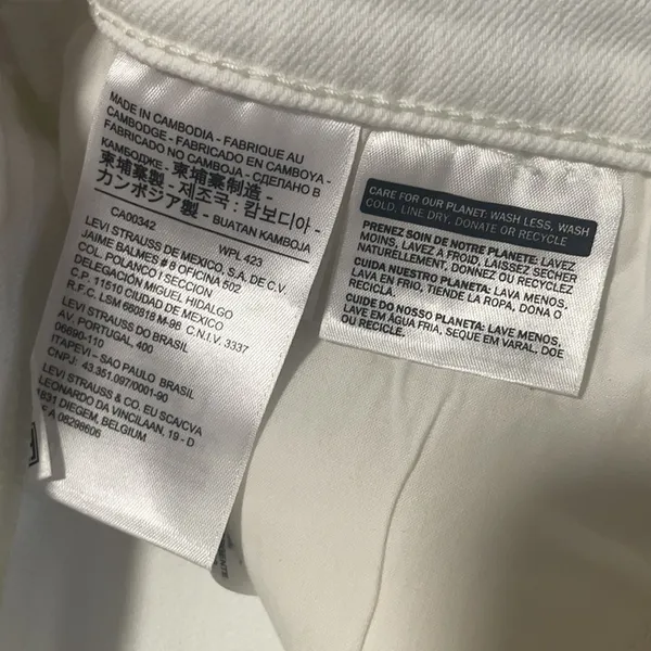NWT Levi’s white high rise slim through hip shorts - Image 8
