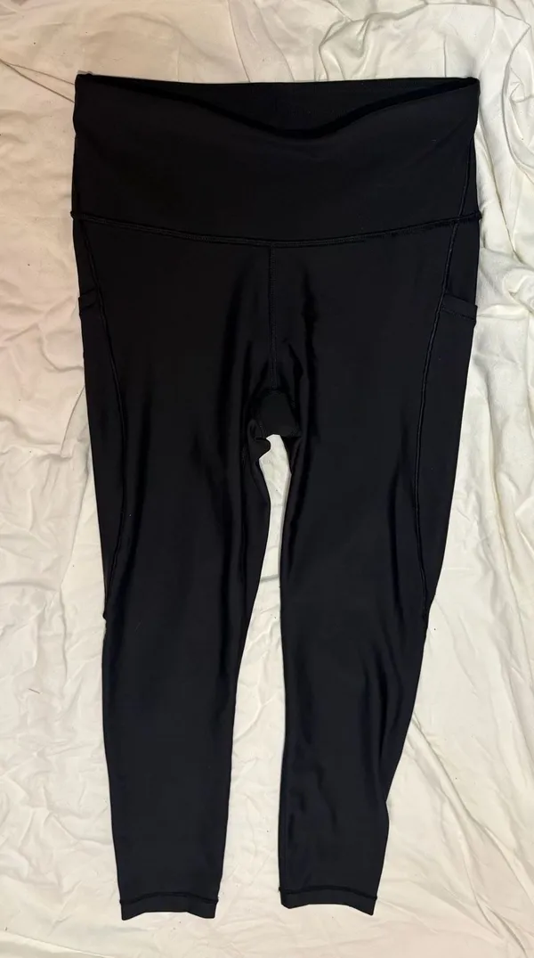 Athleta leggings, size S, black, with pocket and logo detail - Image 4