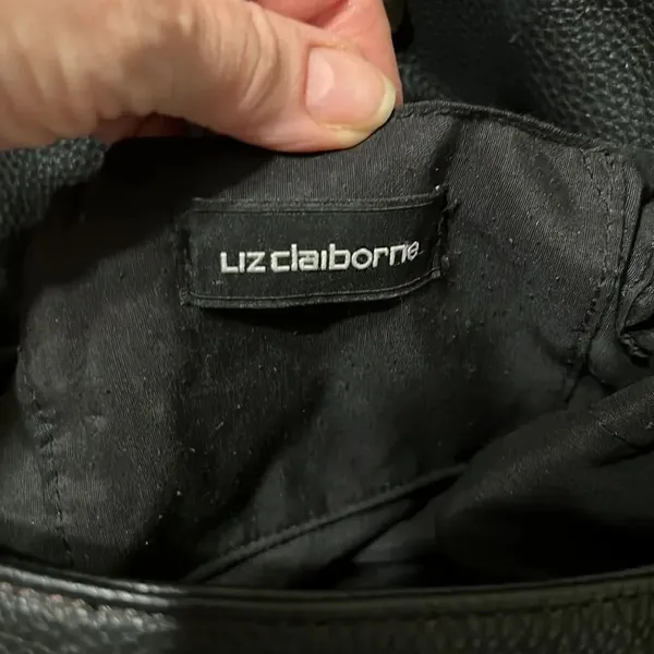 Liz Claiborne black handbag with lots of pockets and cute lock accent EUC - Image 13