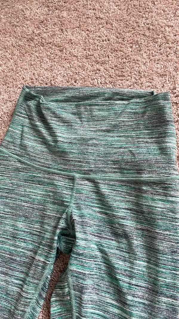 Lululemon green high waisted leggings - Image 3