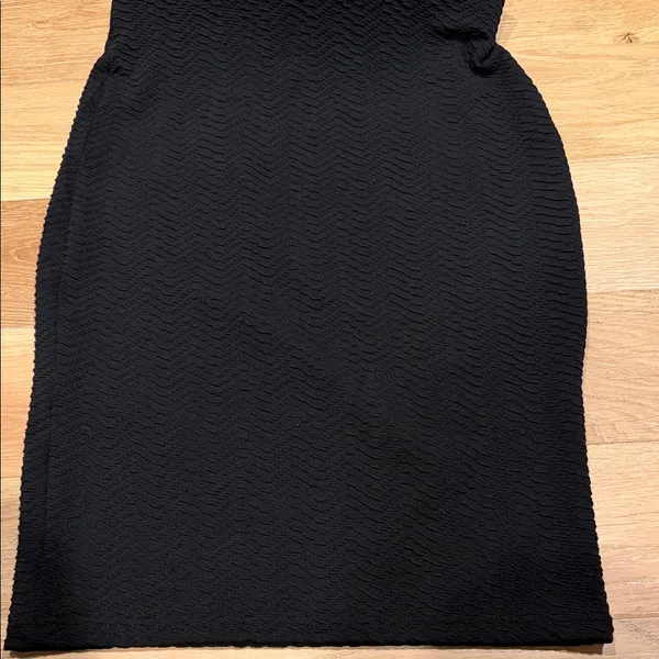 bebe Black Textured Pencil midi‎ Skirt medium nwt - Image 2