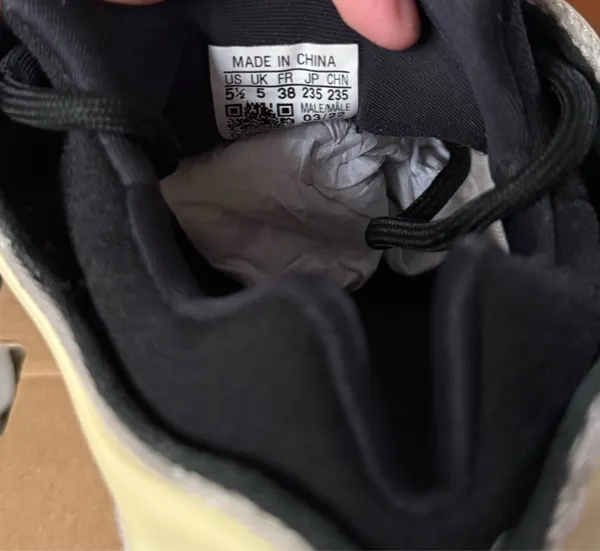 Yeezy 700 V3 - Image 6