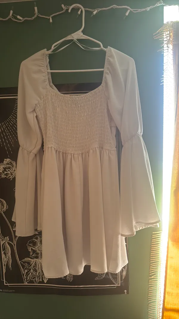 White Off the shoulder dress Size M - Image 2
