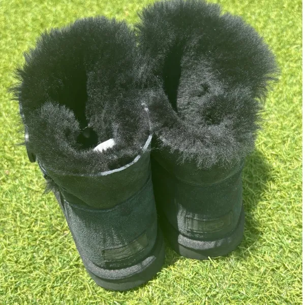 UGG Mini Bailey Button Black Suede Sheepskin‎ Ankle Boots Womens 8 - Image 4