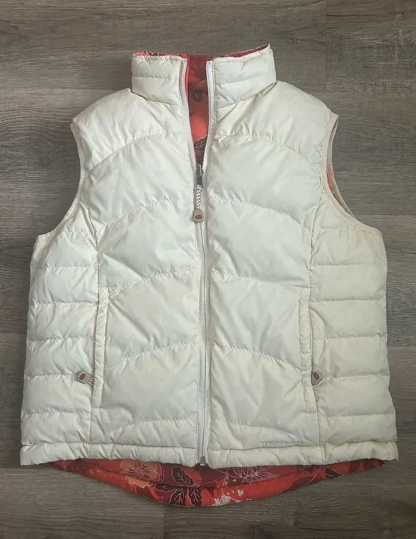 LL Bean Woman Red Floral Quilted Puffer Vest Reversible Fall/Winter Size Small - Image 5