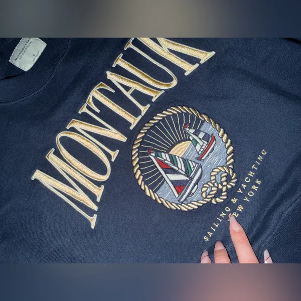 Abercrombie and Fitch Montauk embroidered crewneck $120 sold out winter casual - Image 7