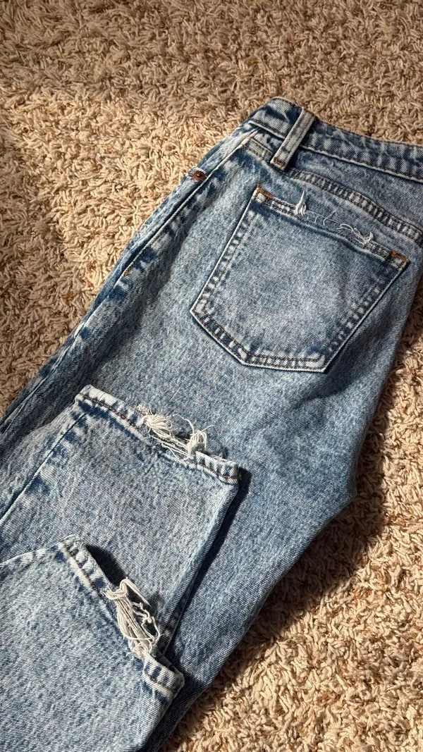 Abercrombie The Mom High-Rise Curve Love Jeans - Image 2