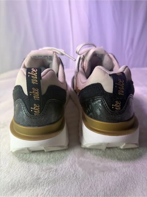 Nike Women's White Black Sneakers with Metallic Gold Swoosh - Image 7