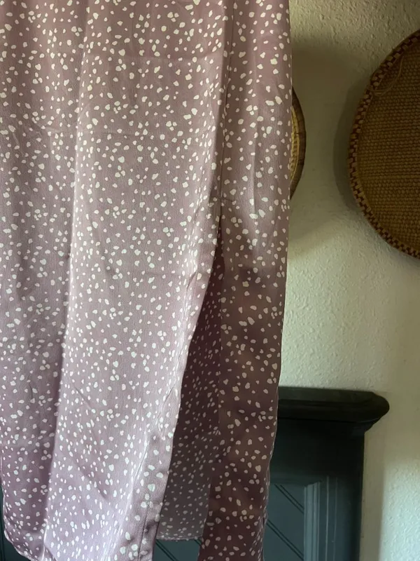 Abercrombie & Fitch satin midi skirt w/slit mauve/white ditsy dot xxs - Image 3