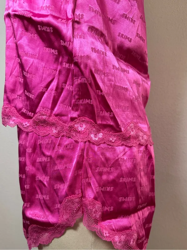 SKIMS Hot Pink Jacquard Lace PJ set size M - Image 8