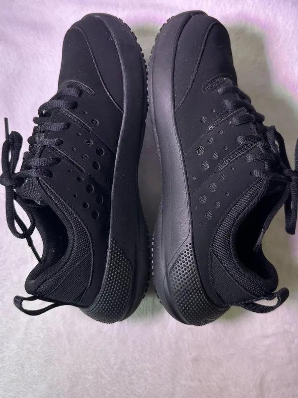 CROCS Men's All-Black Lace-Up Sneaker - Image 10