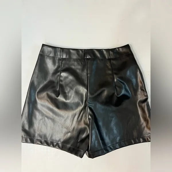 SheIn NWT Black Studded Skort, size M - Image 8