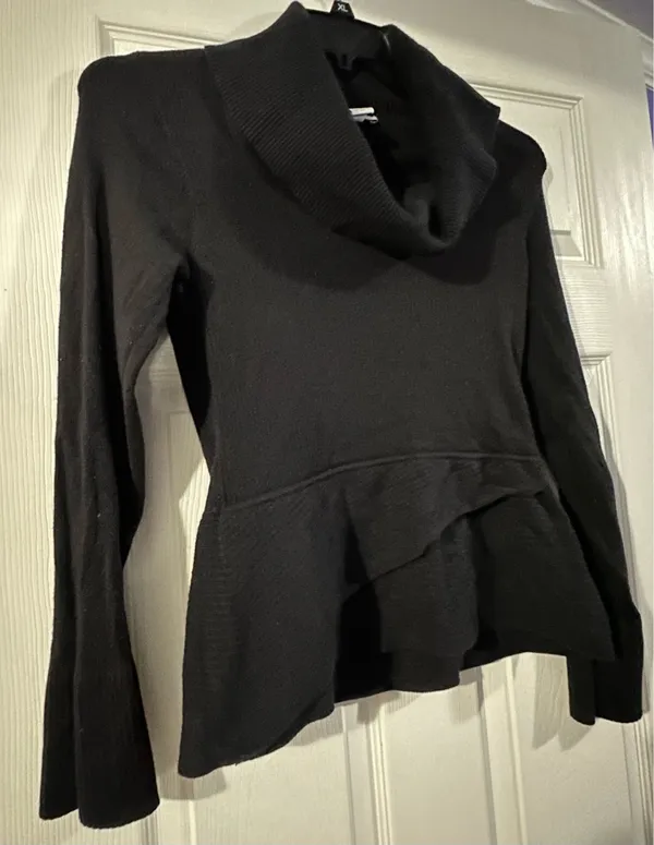 White House Black Market long sleeve blouse size Medium. - Image 2
