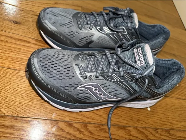 Size US 11 Women’s Saucony Echelon EVERUN 7 Running Sneakers Gray Slate Pink - Image 2
