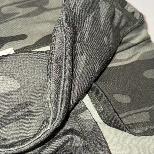 Lululemon Wren/Retro Green Camo Boogie Shorts size 2 - Image 6