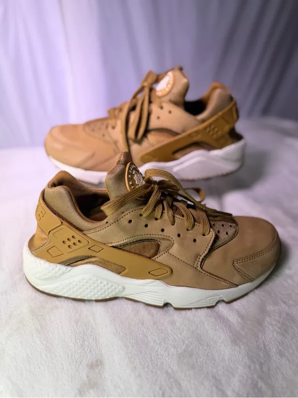 Nike Women's Wheat/Tan Casual Sneakers - Image 2