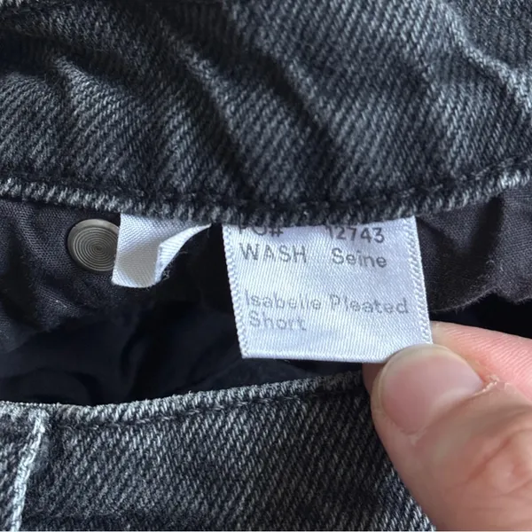 Reformation Isabelle Pleated Short Size 25 Black Denim High Waisted Jean - Image 7