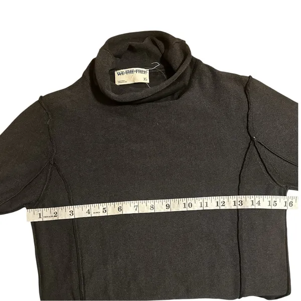 We The Free Free People Mock Neck Top – NWOT Charcoal Exposed Seam (Size XS) - Image 5