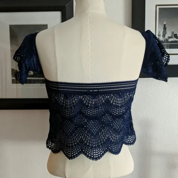 {Victoria's Secret} Navy Lace Top Size Large - Image 5