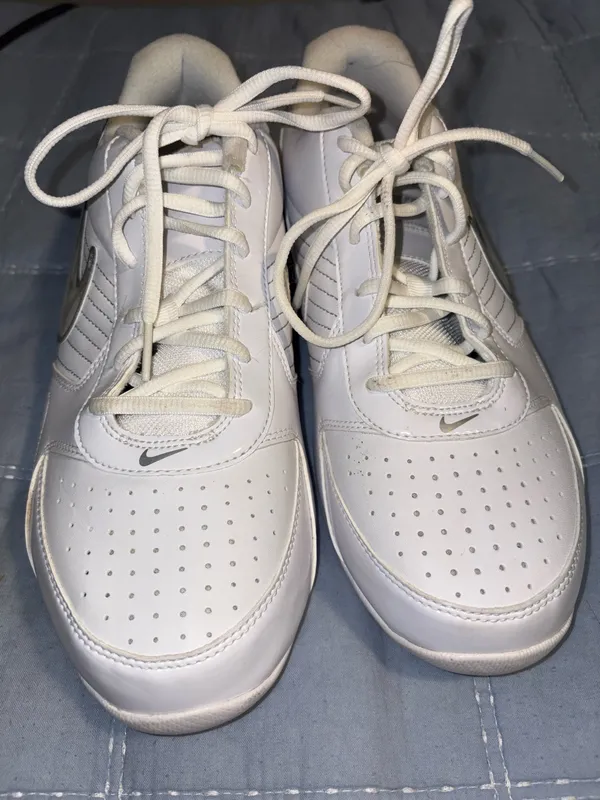 Nike Air Training Sneakers White Silver Athletic Cross Training Walking Gym Shoes Women’s 9 - Image 2