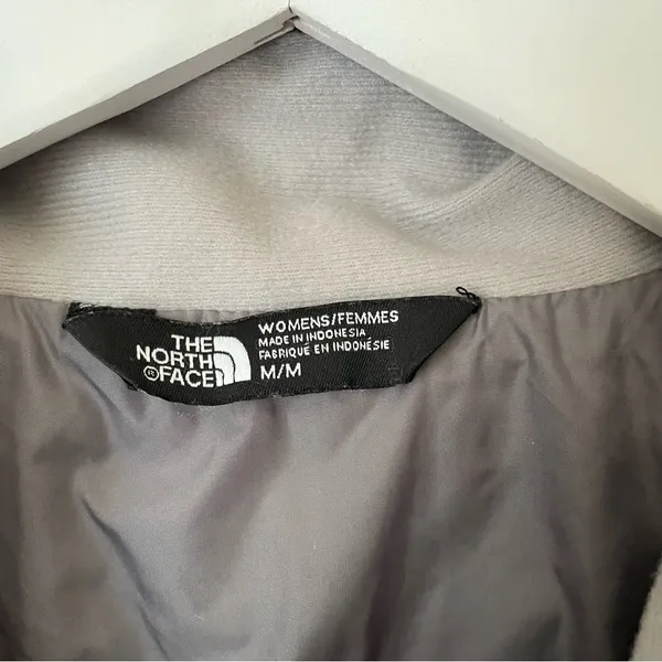 The North Face Monarch Quilted Puffer Jacket in Grey Women’s Medium - Image 3