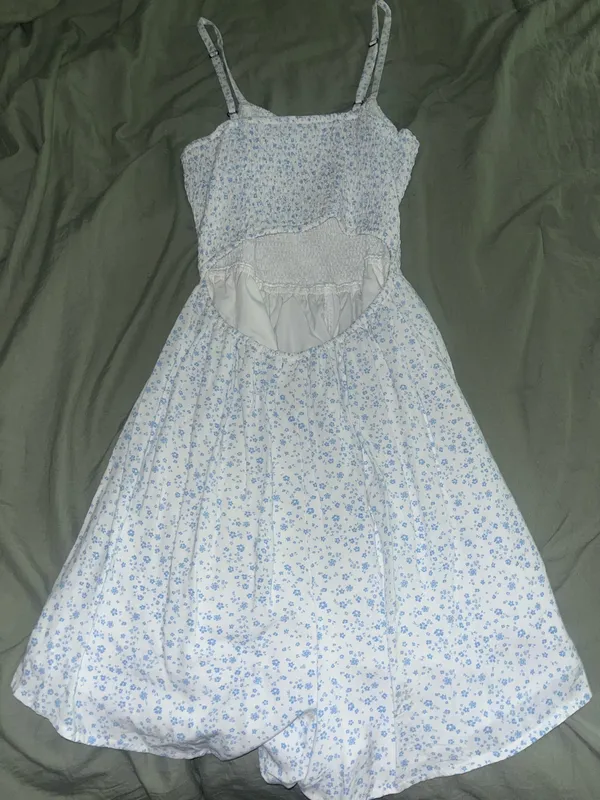 Hollister Dress White Floral Blue - Image 2