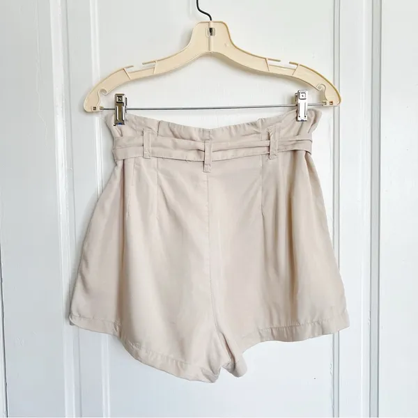 A&F • High Rise Belted Shorts paperbag tie waist beige khaki pleated - Image 9