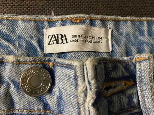 ZARA Mom Fit Jeans - Image 4