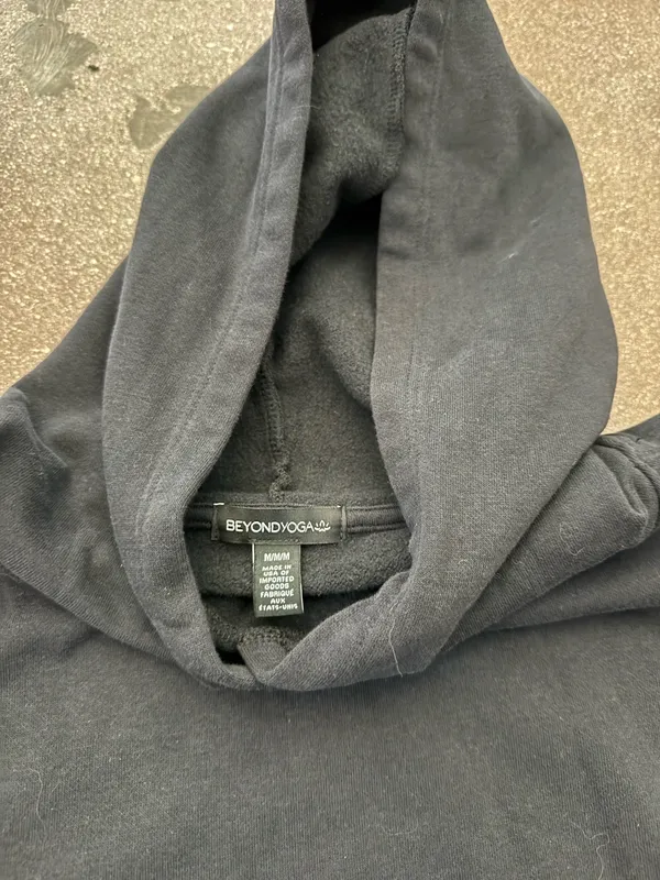 Beyond Yoga Cropped Black Hoodie - Image 4