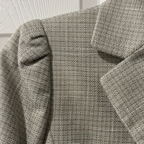 Tahari ASL Houndstooth Blazer and skirt in gold and white 6 - Image 3