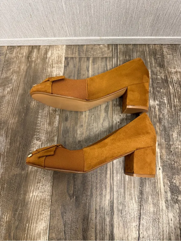 Benassal Women's Tan Block Heel Pumps with Bow and Metal Accent Size 8.5 - Image 11