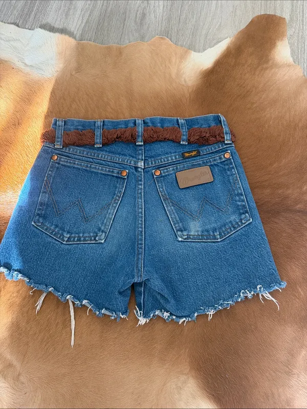 Reworked Vintage Wrangler Denim Shorts Size 27 Embroidered Sunflowers Fringe - Image 3