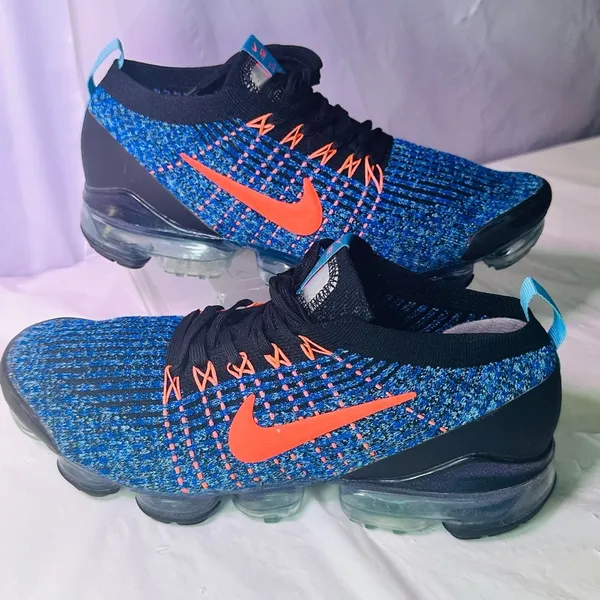 Nike Flyknit VaporMax 3 in Blue with Coral Swoosh - Image 2