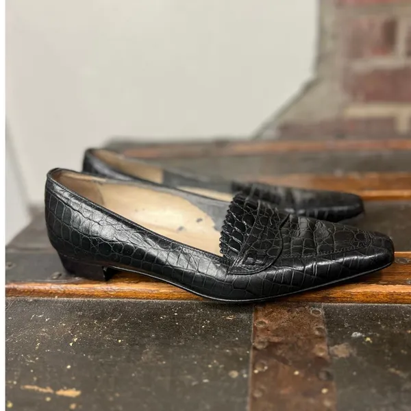 Vintage Talbots Black Croc Embossed Leather Loafers Size 7 90s Minimalist - Image 2