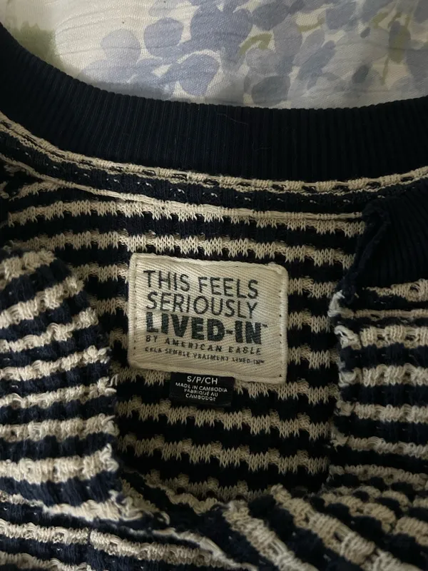 American Eagle V-Neck Oversized Navy Striped Sweater - Image 3