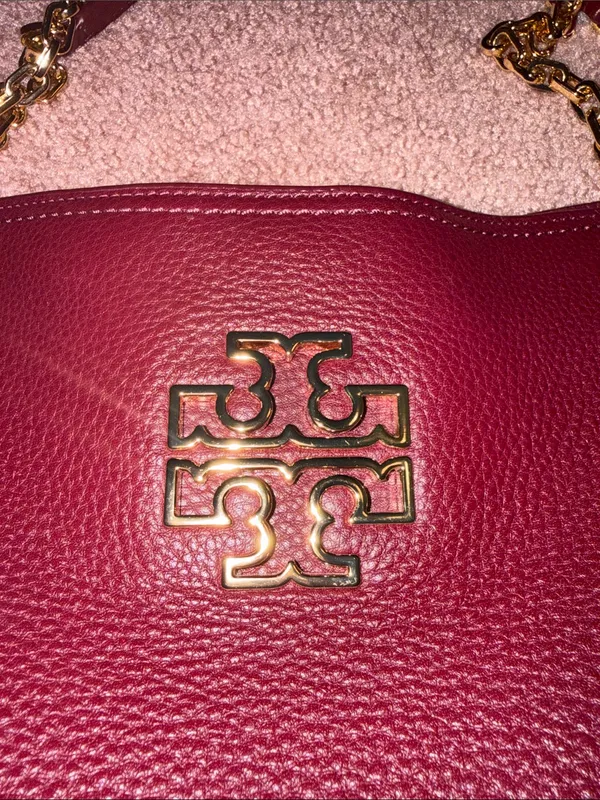 Tory Burch Burgundy Leather Shoulder Bag with Gold Chain - Image 2