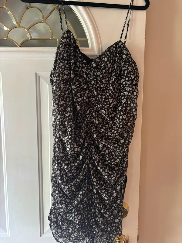 Lulus Black and white floral dress brand new with tags - Image 6