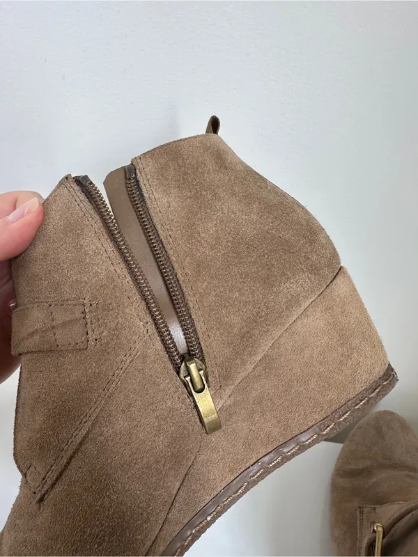 Franco Sarto Amerosa Buckle Wedge Bootie Tan Suede Size 9 - Image 9