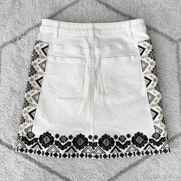 Anthropologie Pilcro and the Letterpress Embroidered Denim Cream Skirt Sz 0P - Image 2